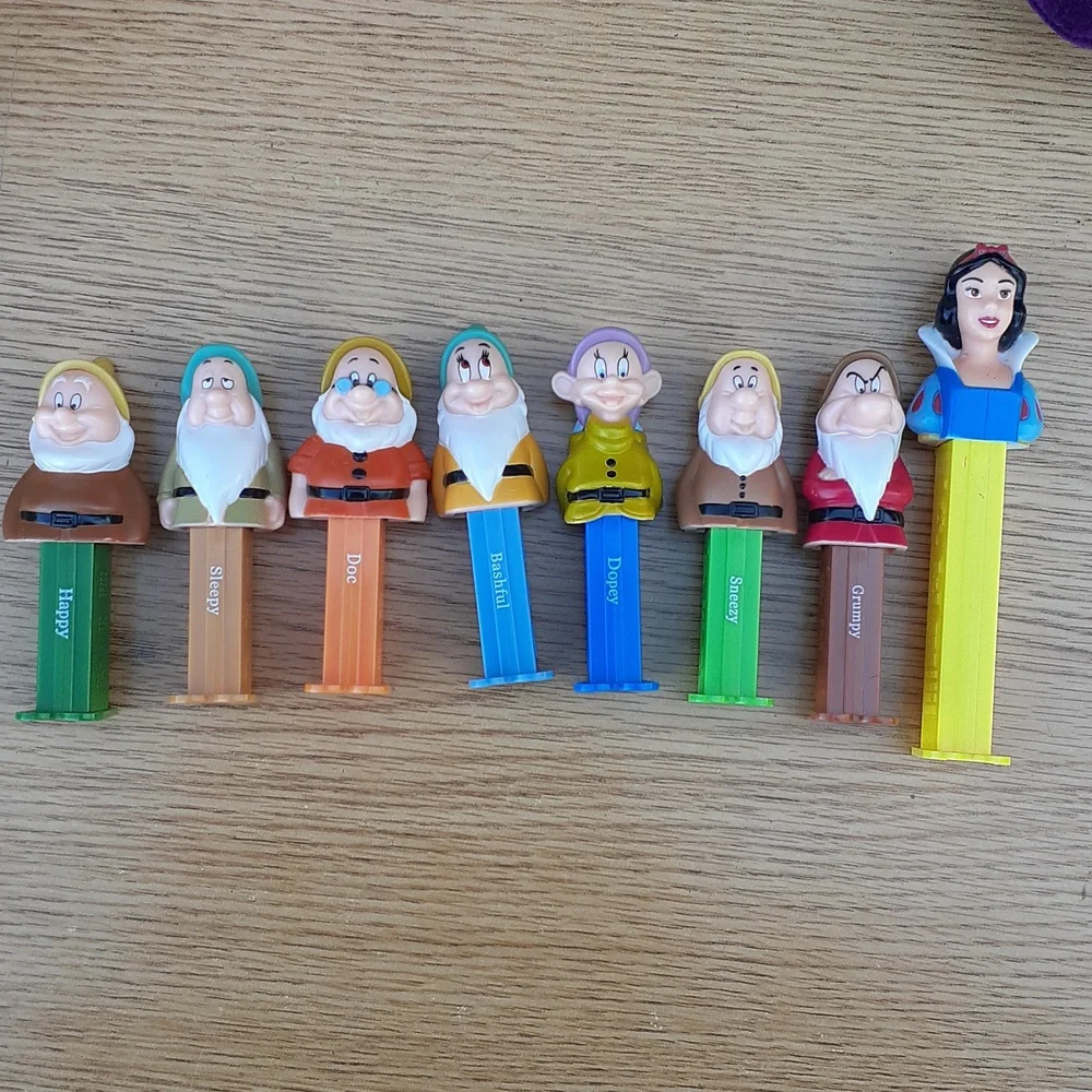Disney Snow white and the 7 dwarfs PEZ Candy Collectors Series